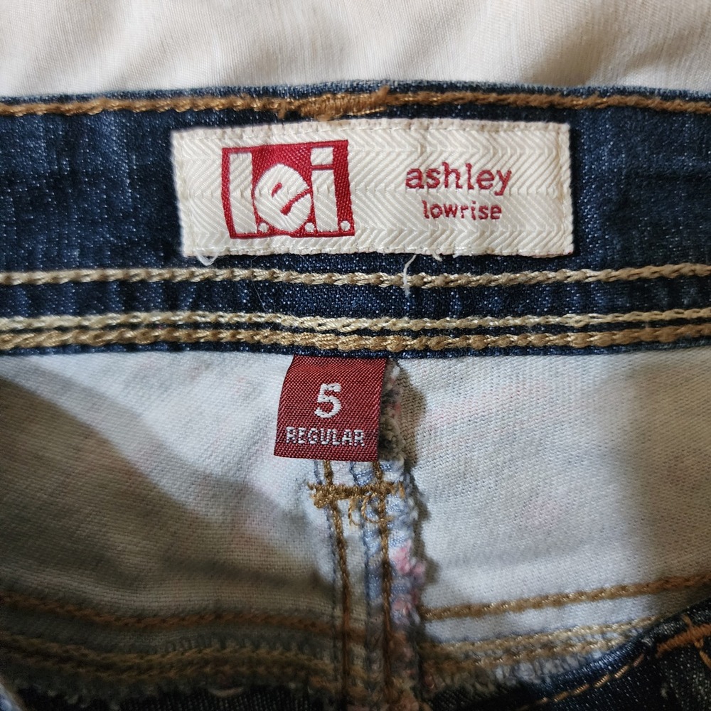 l.e.i. Ashley Lowrise Denim Shorts Junior 5 Blue Excellent Crochet Fringe Boho - Picture 2 of 11